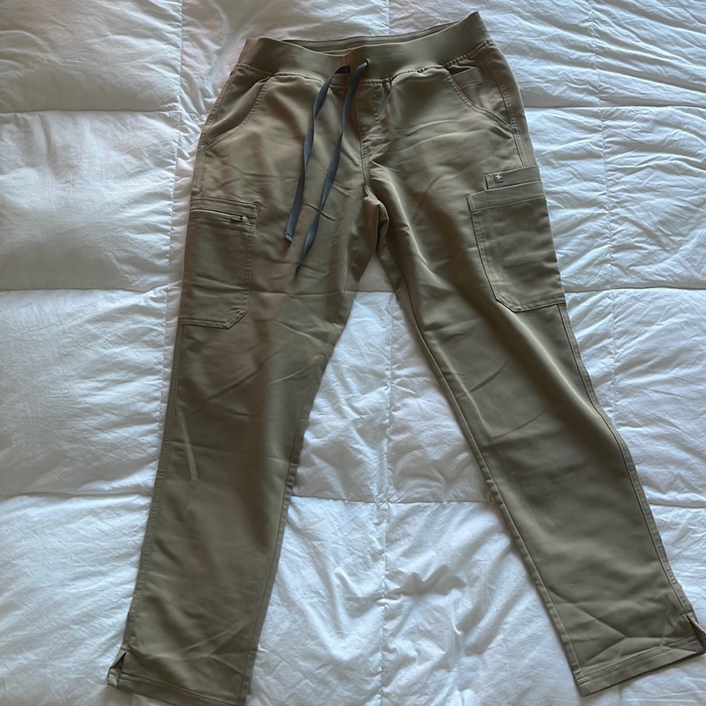 Figs Scrub Women’s Latte Yola™ - Skinny Scrub Pants 2.0 - M / Latte